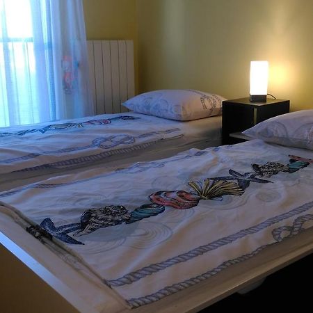 Lair By The Sea - Stoja, Pula Appartement Buitenkant foto