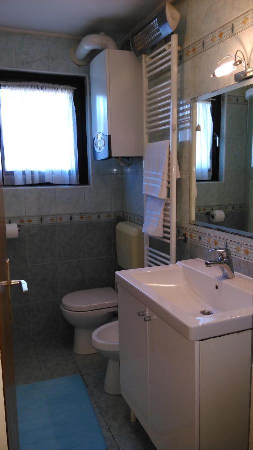 Lair By The Sea - Stoja, Pula Appartement Buitenkant foto