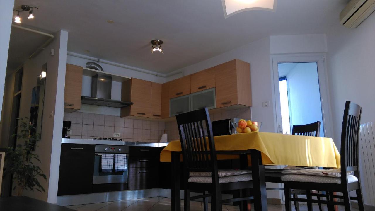 Lair By The Sea - Stoja, Pula Appartement Buitenkant foto