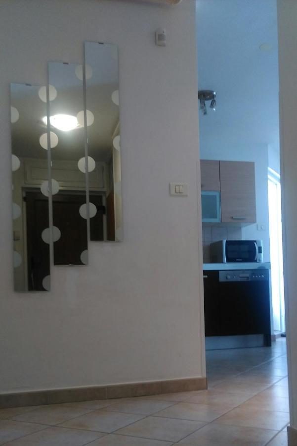 Lair By The Sea - Stoja, Pula Appartement Buitenkant foto