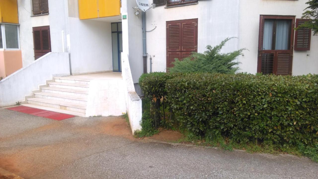 Lair By The Sea - Stoja, Pula Appartement Buitenkant foto